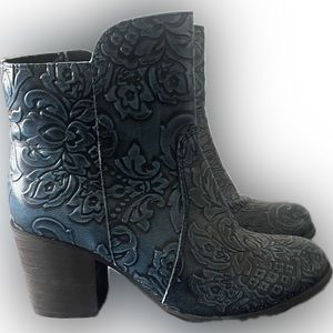 Sterling River Ankle Boots Size 8.5